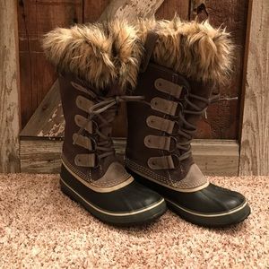 Sorel size 8 Joan of Arctic Boots